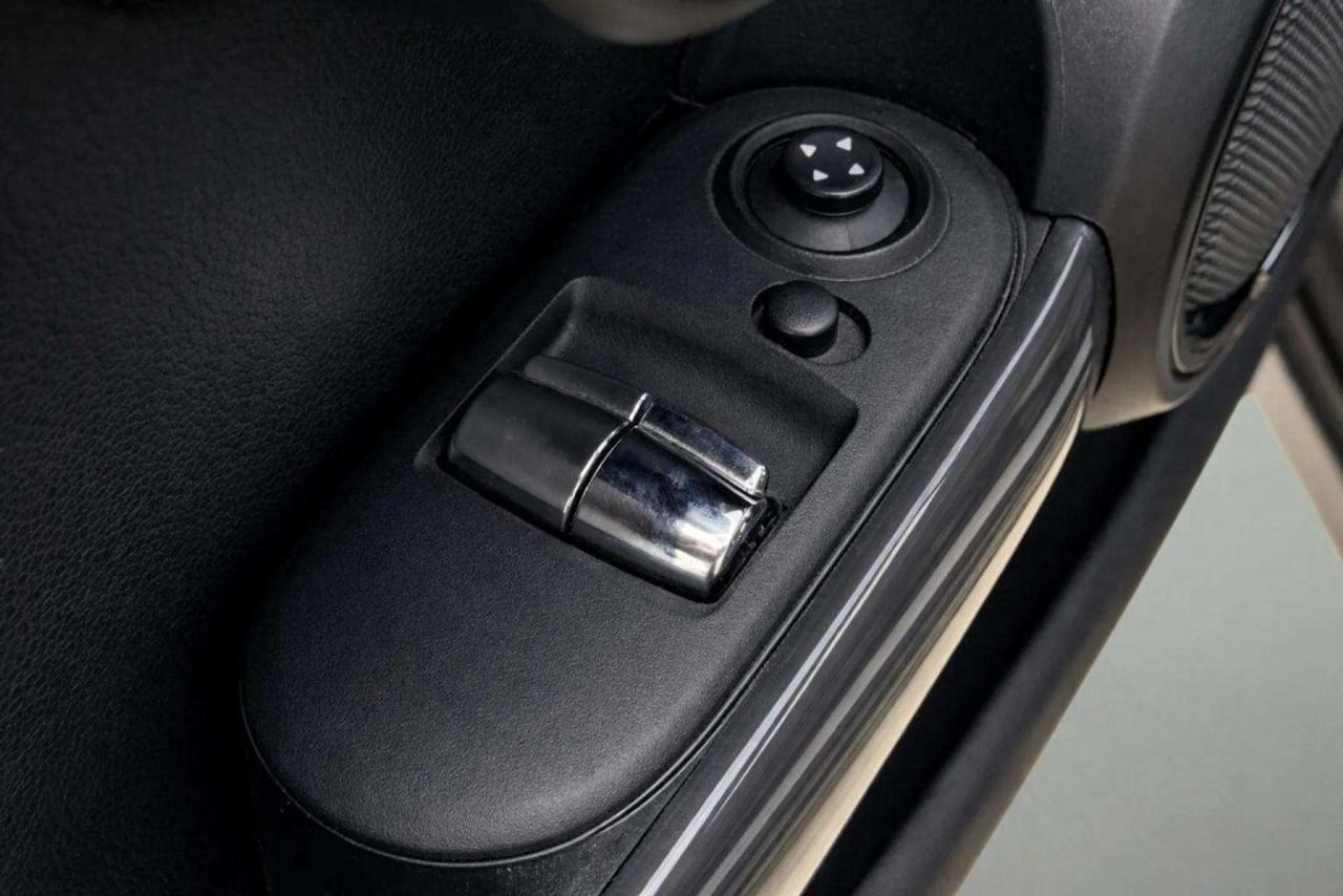 2015 MINI Cooper Hardtop 3 DOOR Photo