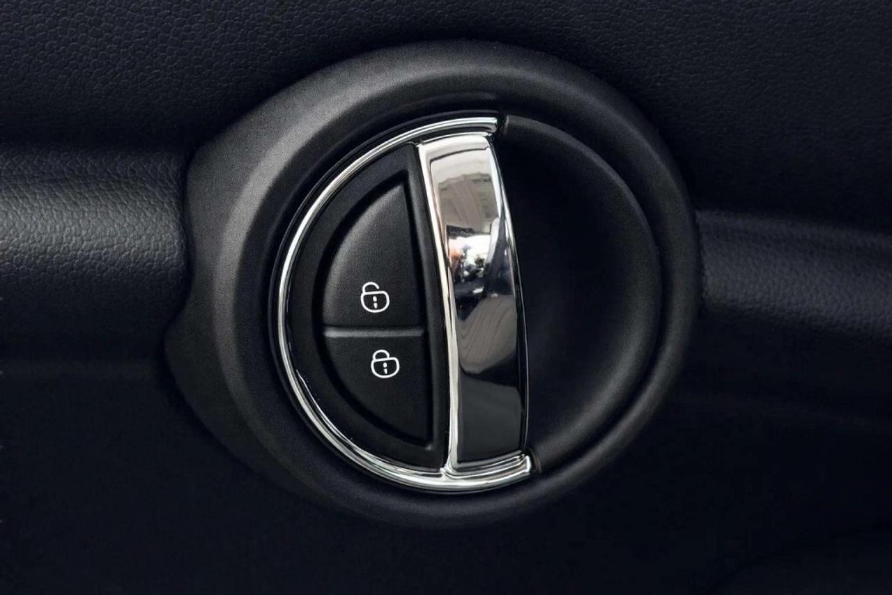 2015 MINI Cooper Hardtop 3 DOOR Photo