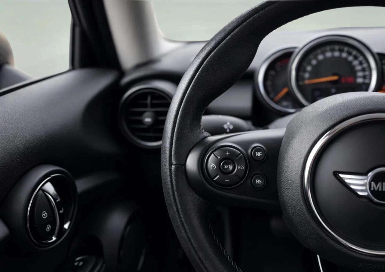 2015 MINI Cooper Hardtop 3 DOOR Photo