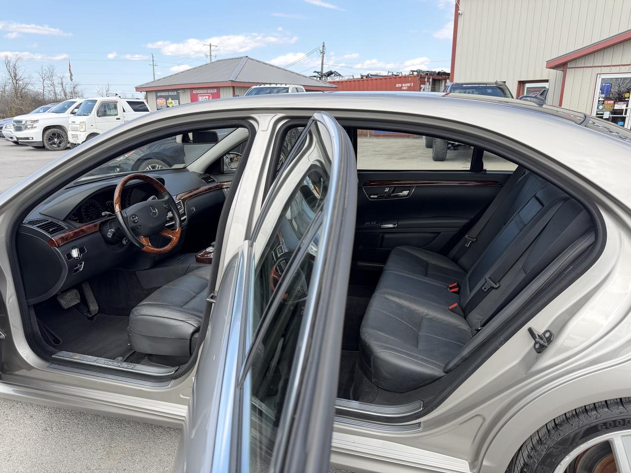 2008 Mercedes-Benz S-Class 4dr Sdn 5.5L V8 4MATIC Photo