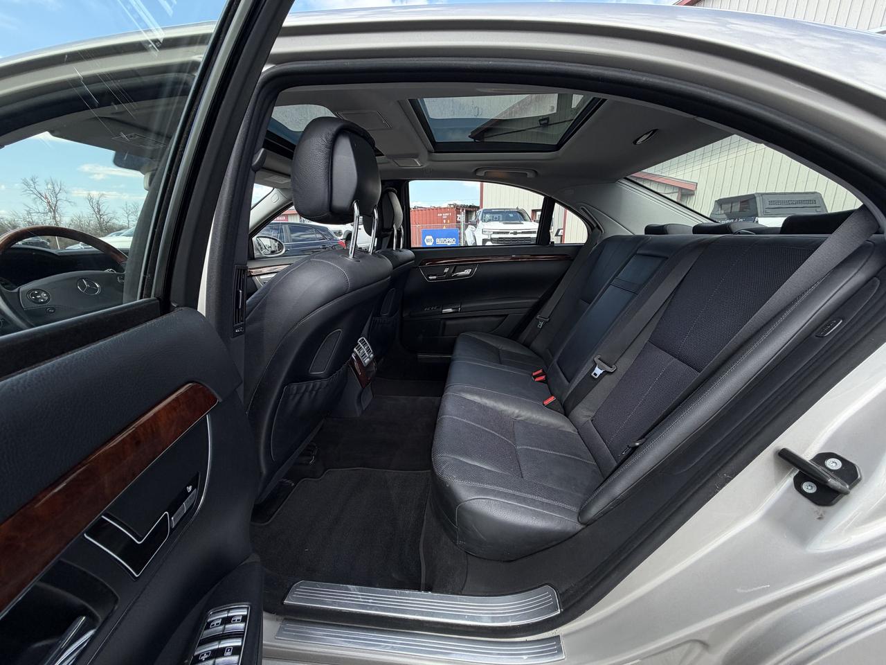 2008 Mercedes-Benz S-Class 4dr Sdn 5.5L V8 4MATIC Photo