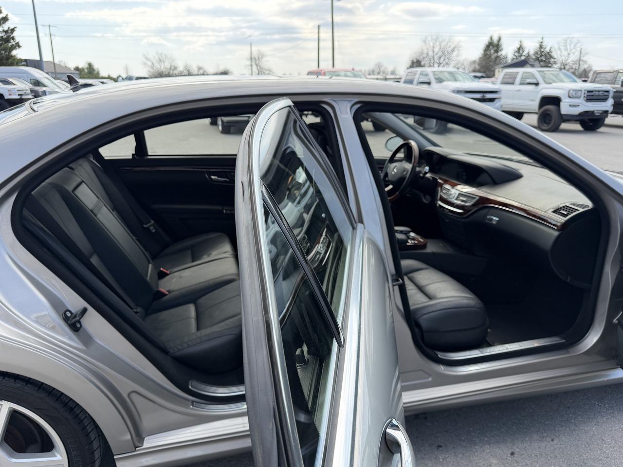 2008 Mercedes-Benz S-Class 4dr Sdn 5.5L V8 4MATIC Photo