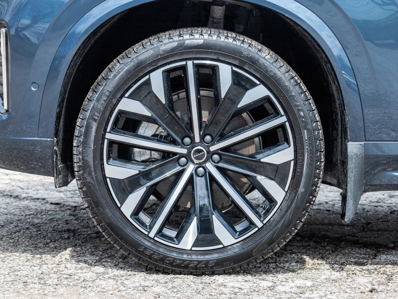 2026 Volvo XC90 B6 AWD ULTRA  LIKE NEW  LOW KM  DENIM BLUE  CPO Photo3