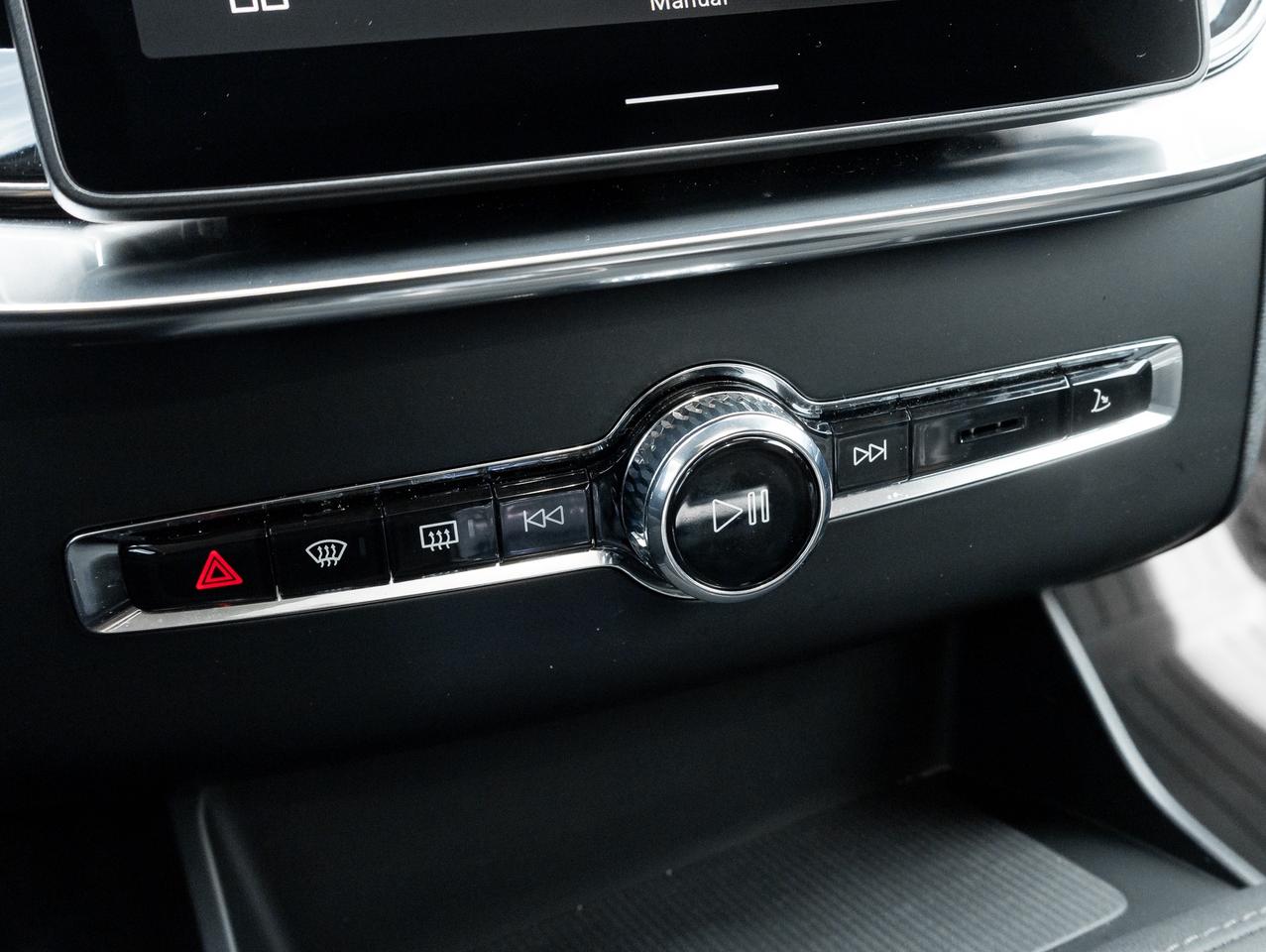 2026 Volvo XC90 B6 AWD ULTRA  LIKE NEW  LOW KM  DENIM BLUE  CPO Photo