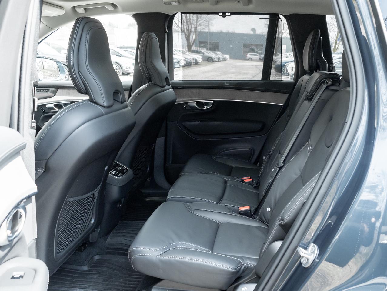 2026 Volvo XC90 B6 AWD ULTRA  LIKE NEW  LOW KM  DENIM BLUE  CPO Photo