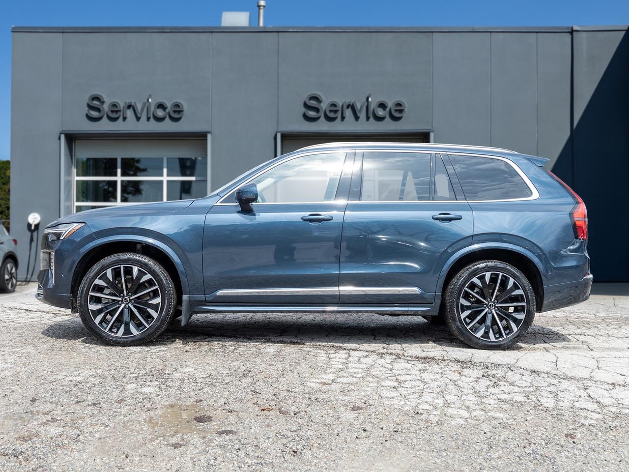 2026 Volvo XC90 B6 AWD ULTRA  LIKE NEW  LOW KM  DENIM BLUE  2.99%* Photo