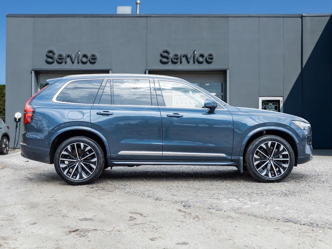 2026 Volvo XC90 B6 AWD ULTRA  LIKE NEW  LOW KM  DENIM BLUE  2.99%* Photo