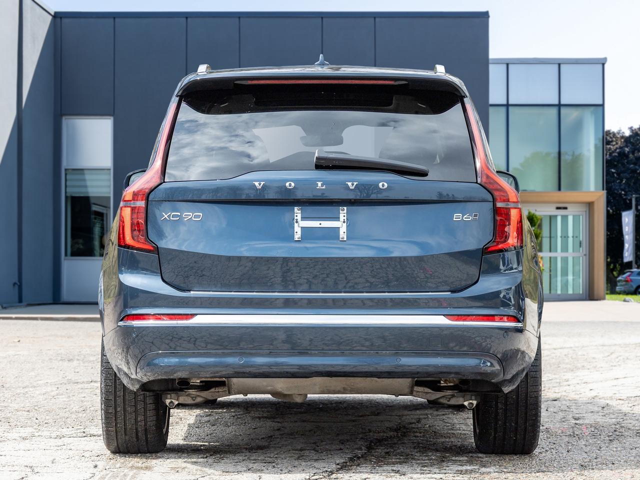 2026 Volvo XC90 B6 AWD ULTRA  LIKE NEW  LOW KM  DENIM BLUE  2.99%* Photo