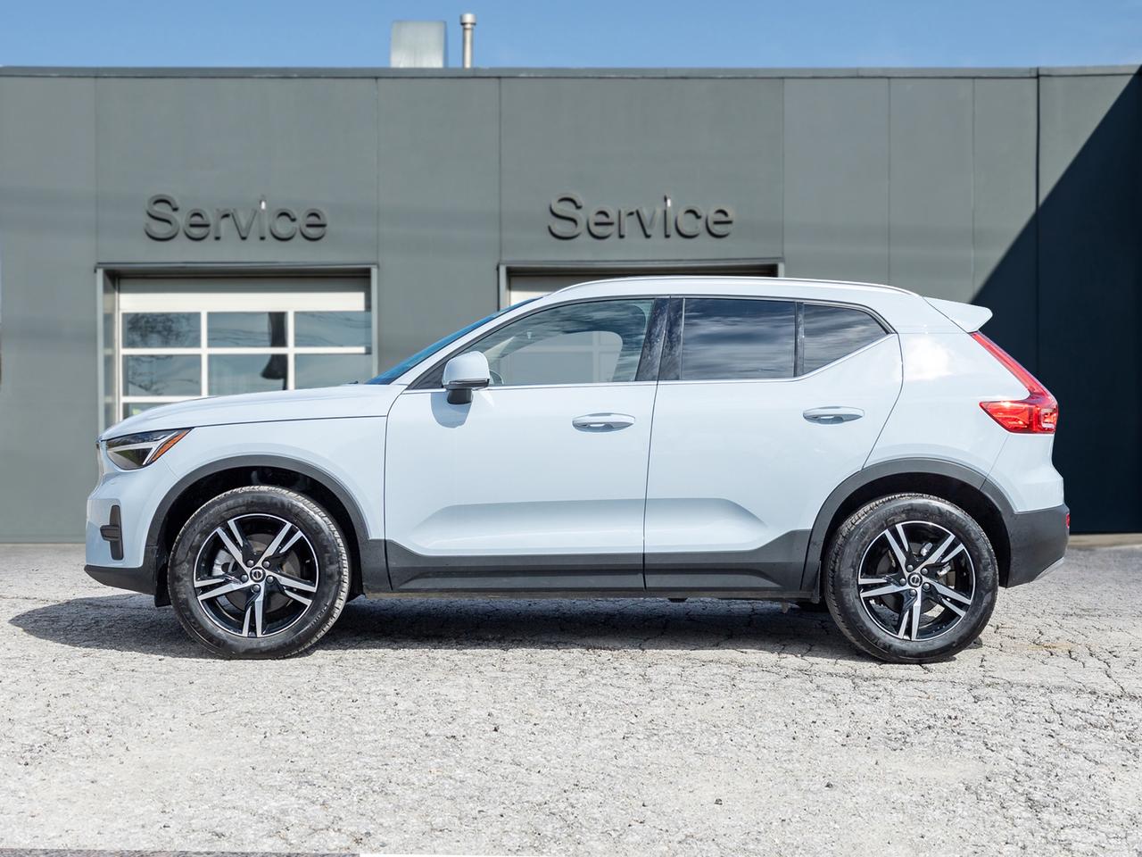 2025 Volvo XC40 B5 AWD  CPO FINANACE RATE 3.49%* UP TO 84 MONTH Photo