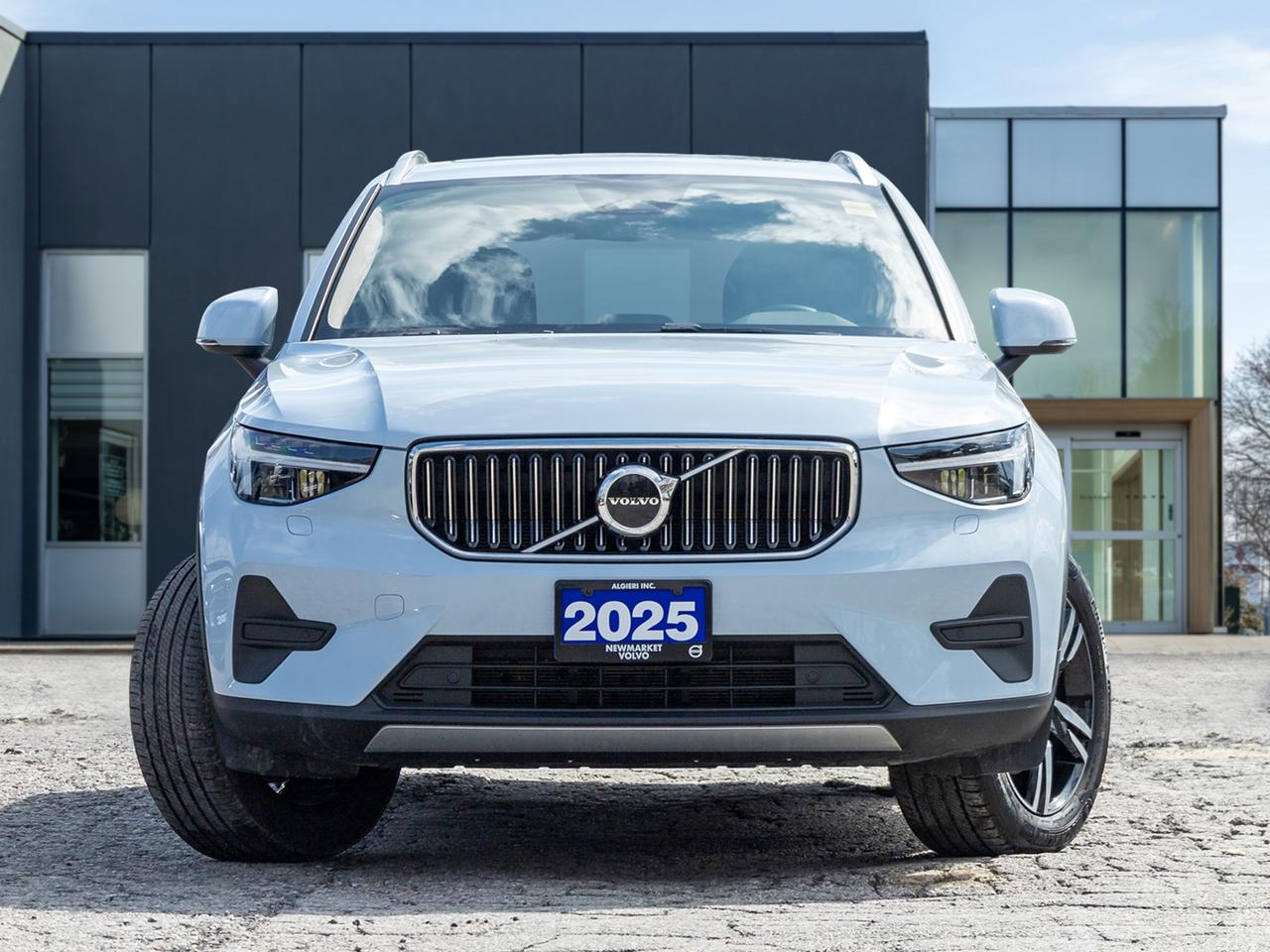 2025 Volvo XC40 B5 AWD  CPO FINANACE RATE 3.49%* UP TO 84 MONTH Photo