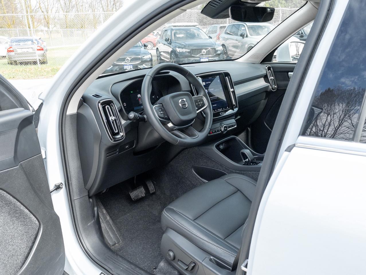 2025 Volvo XC40 B5 AWD  CPO FINANACE RATE 3.49%* UP TO 84 MONTH Photo