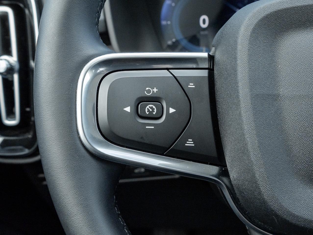 2025 Volvo XC40 B5 AWD  CPO FINANACE RATE 3.49%* UP TO 84 MONTH Photo