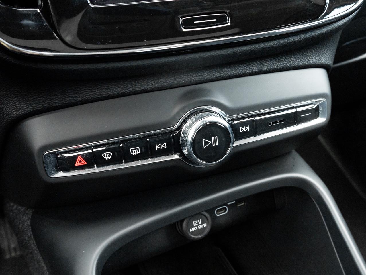 2025 Volvo XC40 B5 AWD  CPO FINANACE RATE 3.49%* UP TO 84 MONTH Photo