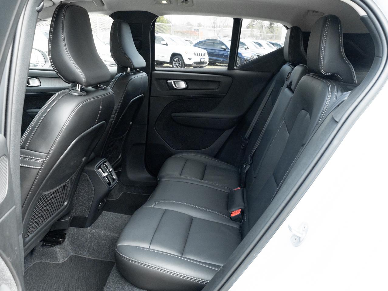 2025 Volvo XC40 B5 AWD  CPO FINANACE RATE 3.49%* UP TO 84 MONTH Photo