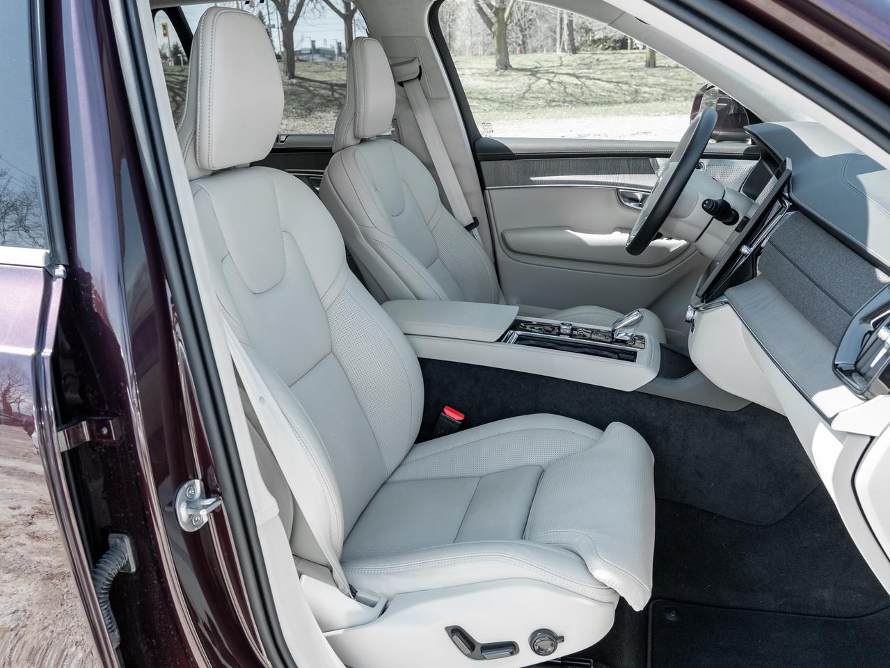 2025 Volvo XC90 Plug-In Hybrid 2025.5 T8 AWD ULTRA  MASSAGE SEATS  B&WILKINS  CPO Photo