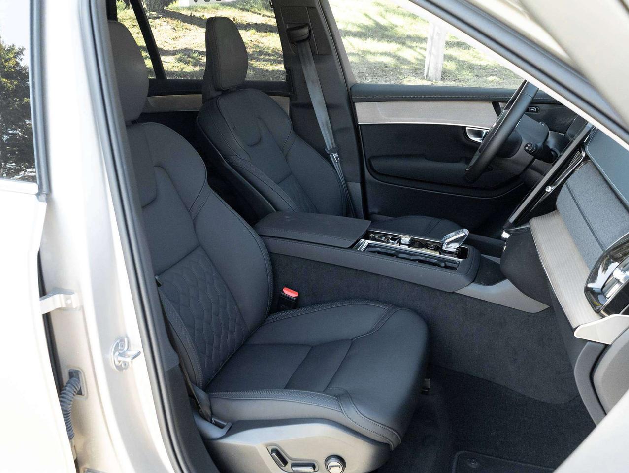 2026 Volvo XC90 B6 AWD PLUS^Harman Kardon^Volvo CPO Rate fr 2.99%* Photo