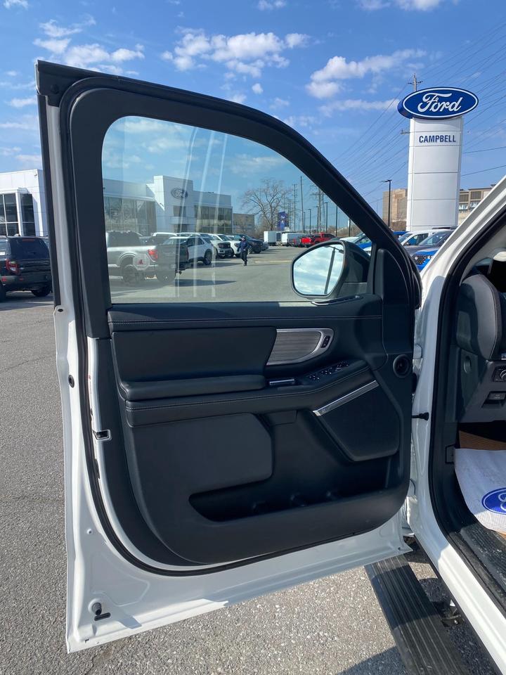 2026 Ford Expedition Max Platinum 4dr 4x4 Photo