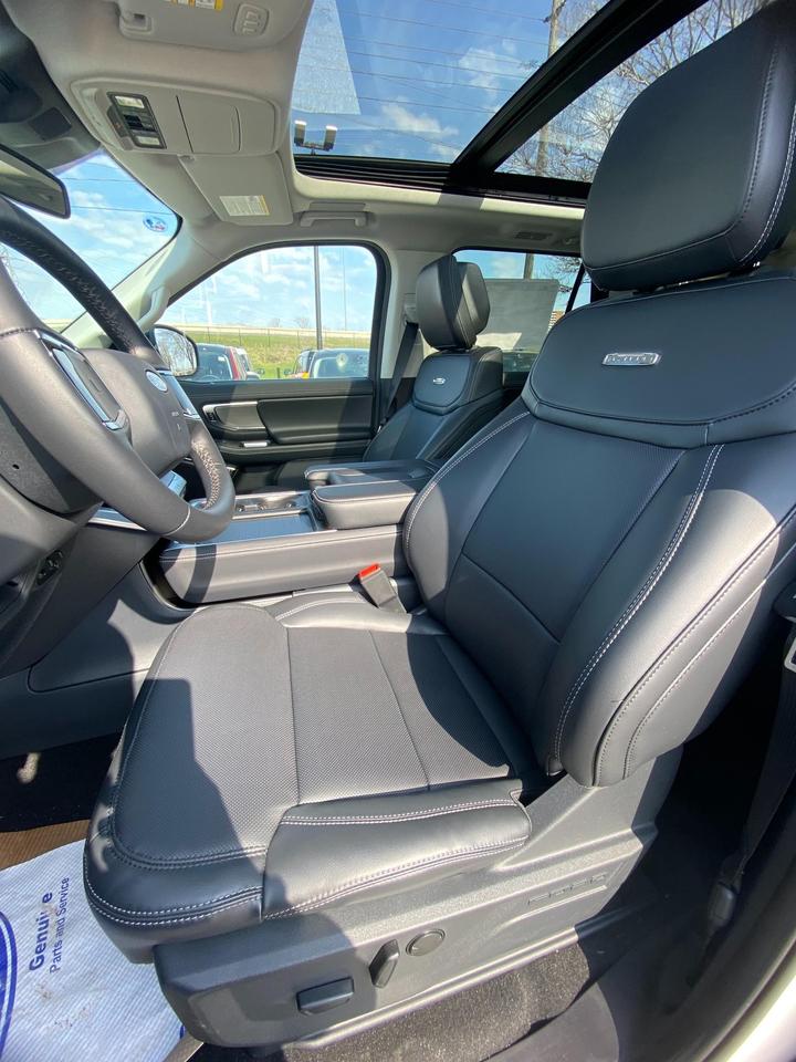 2026 Ford Expedition Max Platinum 4dr 4x4 Photo