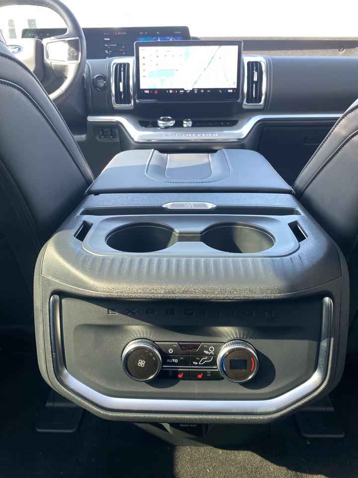 2026 Ford Expedition Max Platinum 4dr 4x4 Photo