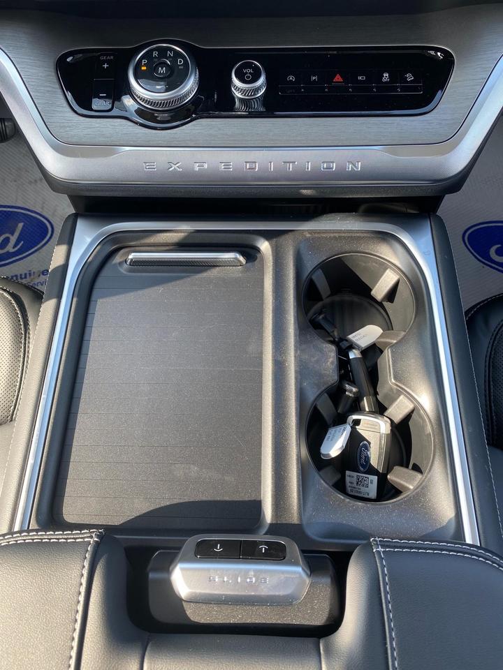 2026 Ford Expedition Max Platinum 4dr 4x4 Photo