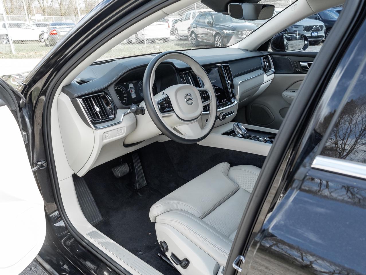 2022 Volvo S60 B5 AWD INSCRIPTION  MASSAGE SEATS  HUD  CPO Photo
