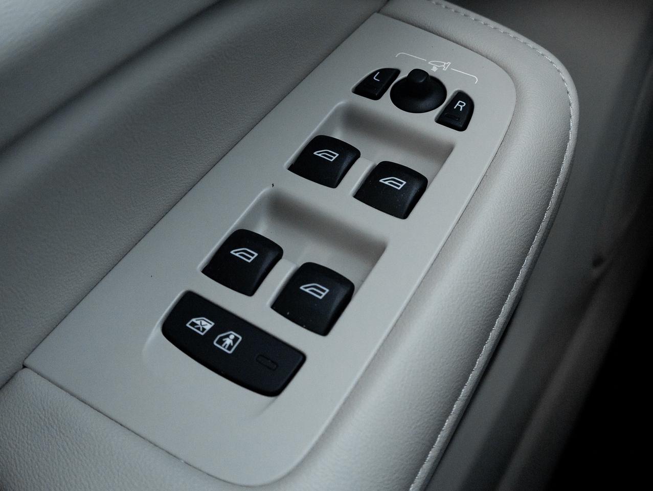 2022 Volvo S60 B5 AWD INSCRIPTION  MASSAGE SEATS  HUD  CPO Photo