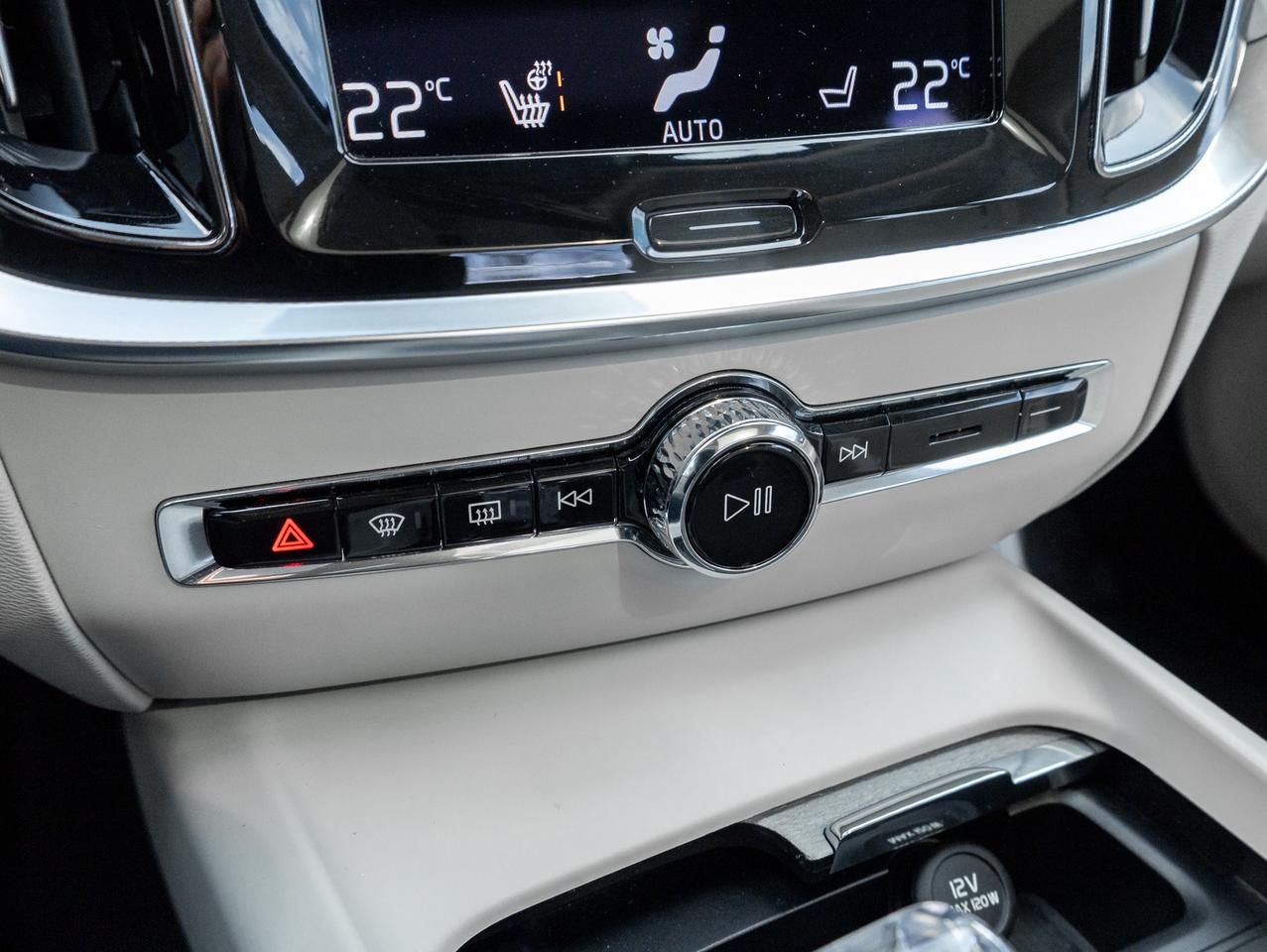 2022 Volvo S60 B5 AWD INSCRIPTION  MASSAGE SEATS  HUD  CPO Photo