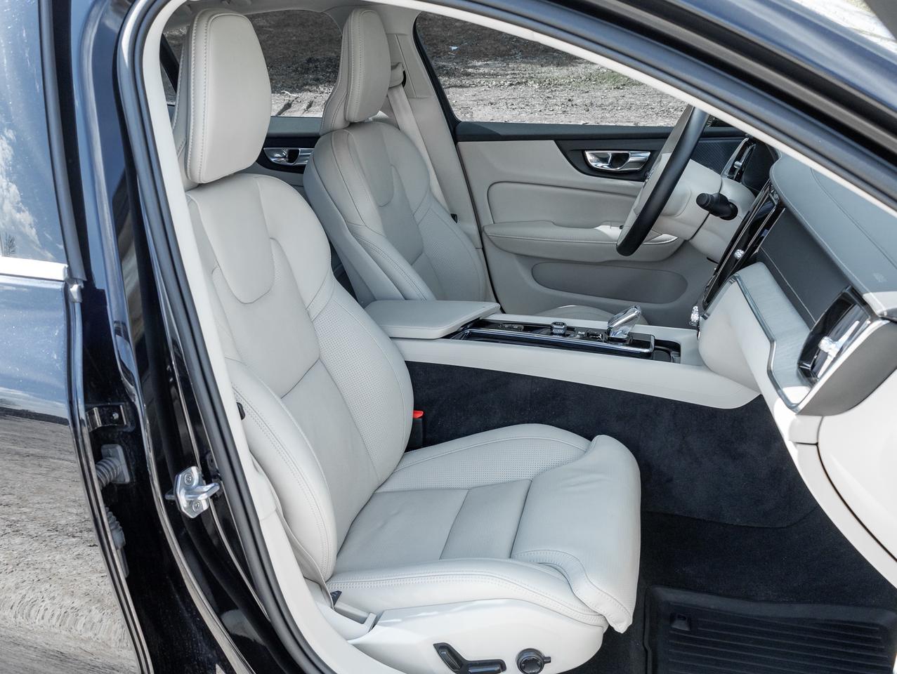 2022 Volvo S60 B5 AWD INSCRIPTION  MASSAGE SEATS  HUD  CPO Photo