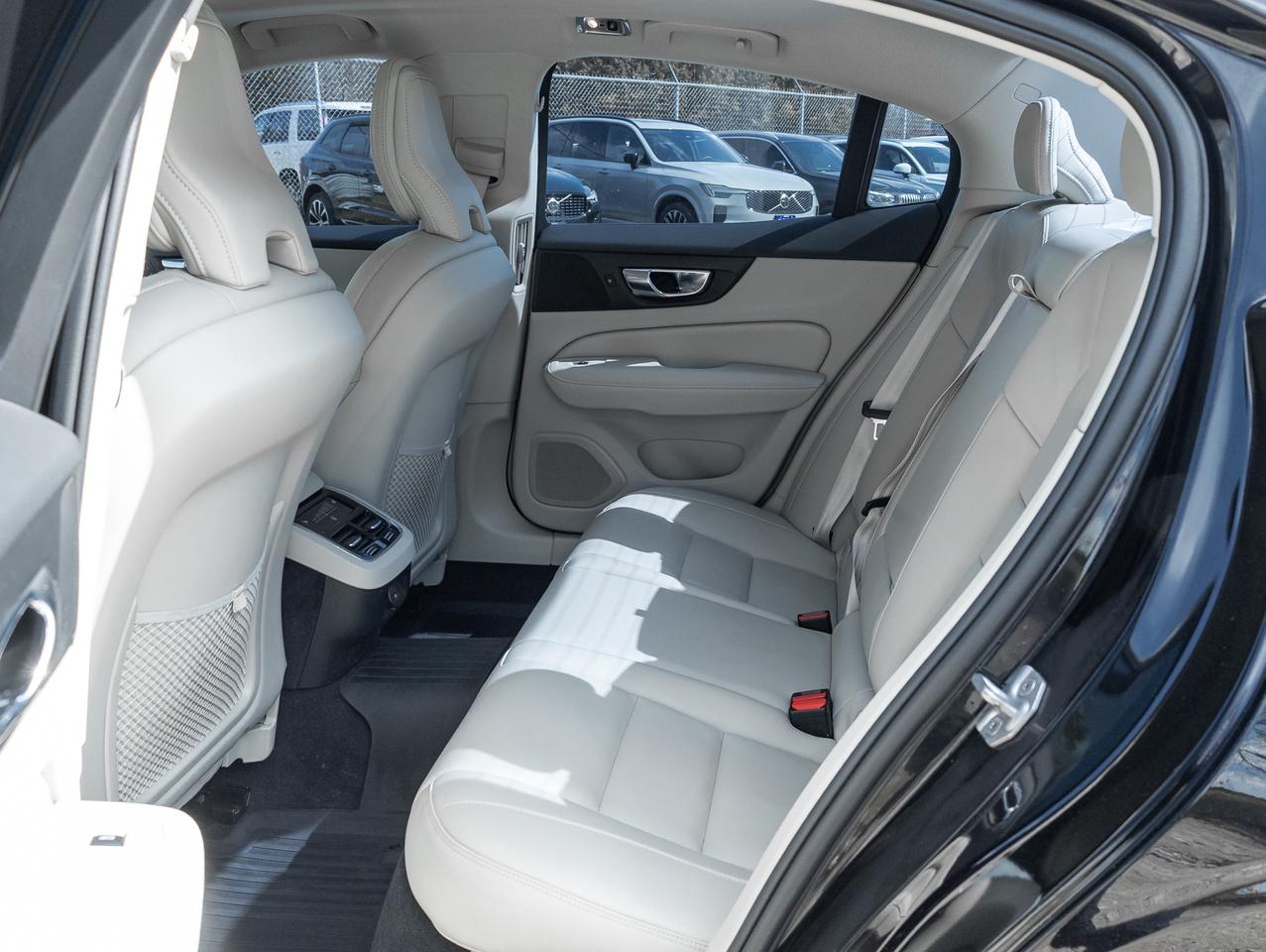 2022 Volvo S60 B5 AWD INSCRIPTION  MASSAGE SEATS  HUD  CPO Photo
