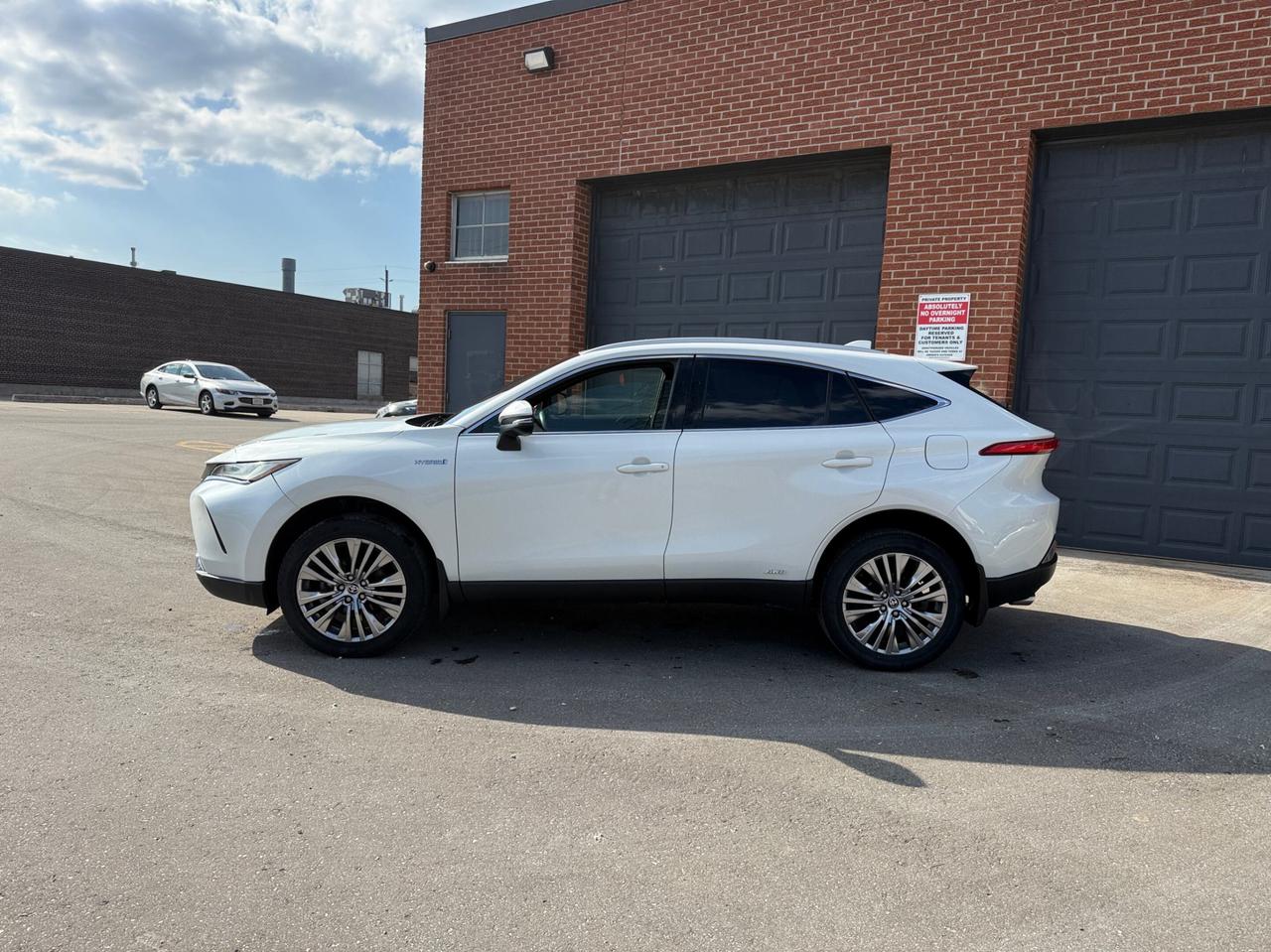 2021 Toyota Venza XLE AWD, ONE OWNER, SUNROOF, NAV, JBL SOUND Photo3