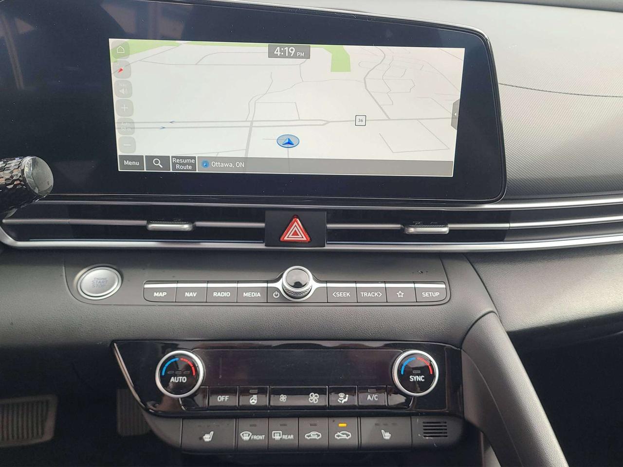 2025 Hyundai Elantra PREFERRED W/TECH, NAV, ROOF, APPLE/ANDROID, 24K! Photo