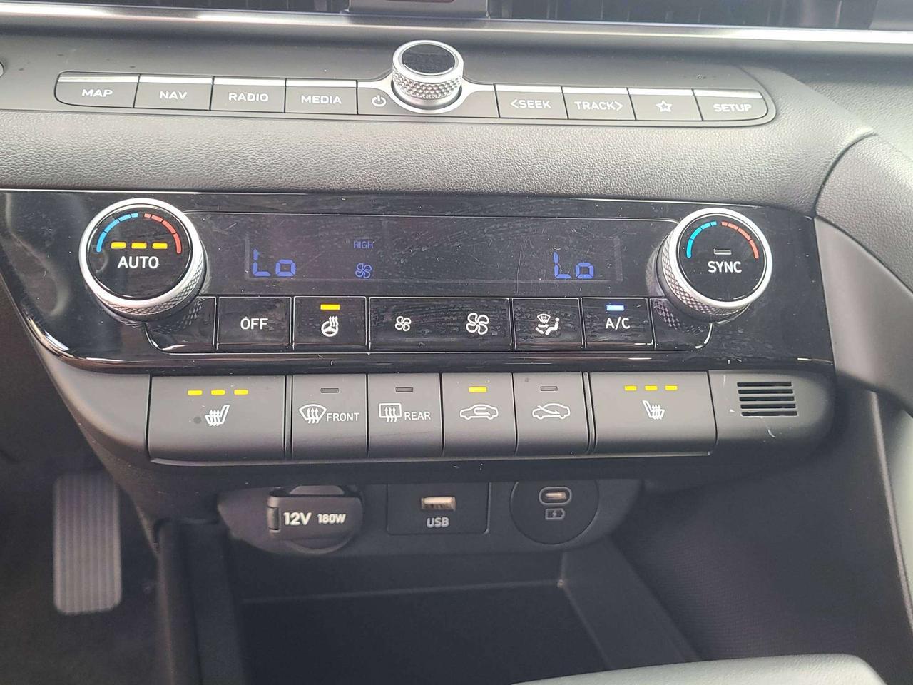 2025 Hyundai Elantra PREFERRED W/TECH, NAV, ROOF, APPLE/ANDROID, 24K! Photo