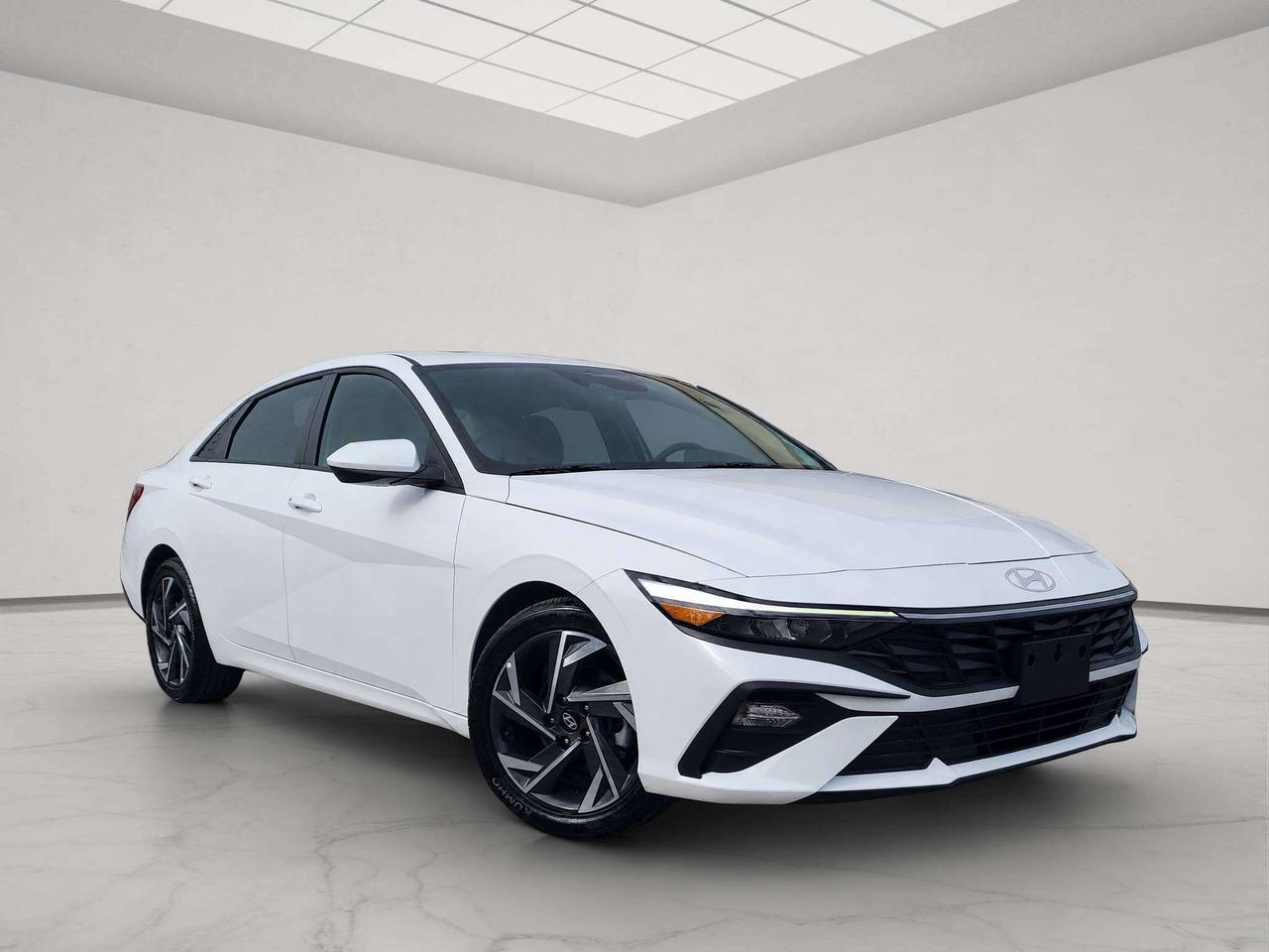 2025 Hyundai Elantra PREFERRED W/TECH, NAV, ROOF, APPLE/ANDROID, 24K! Photo0
