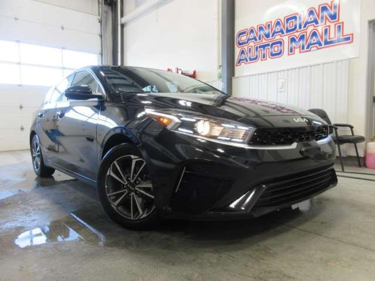 2024 Kia Forte EX HEATED SEATS, ALLOYS, A/C, APPLE/ANDROID, 70K! Photo