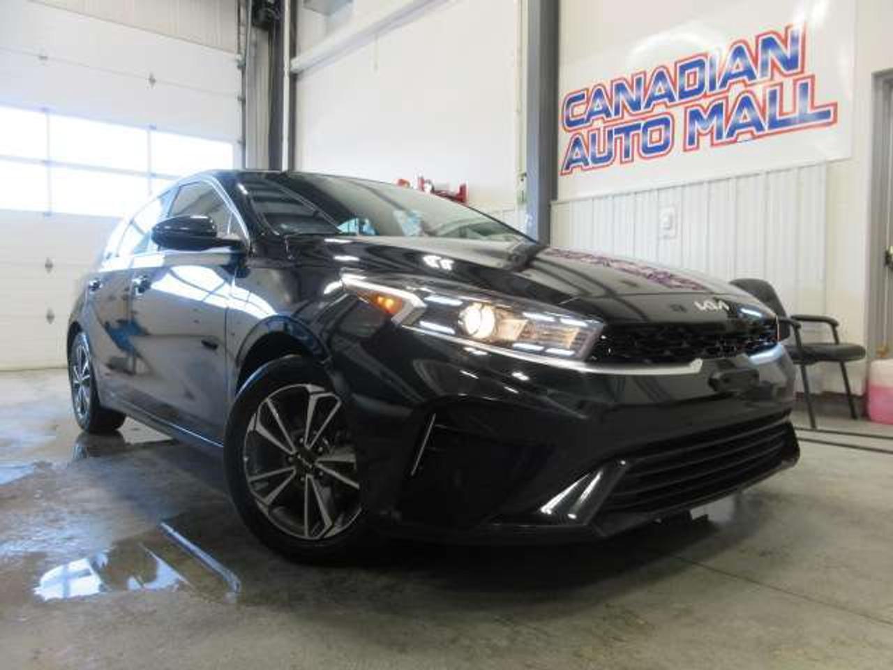 2024 Kia Forte EX HEATED SEATS, ALLOYS, A/C, APPLE/ANDROID, 70K! Photo0