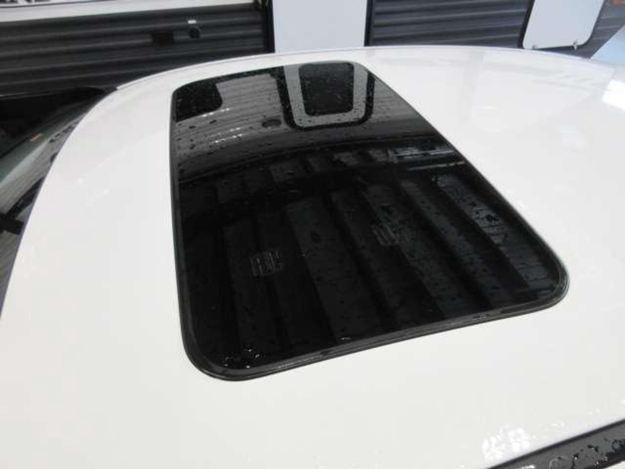 2025 Hyundai Elantra PREFERRED W/TECH, NAV, ROOF, APPLE/ANDROID, 26K! Photo