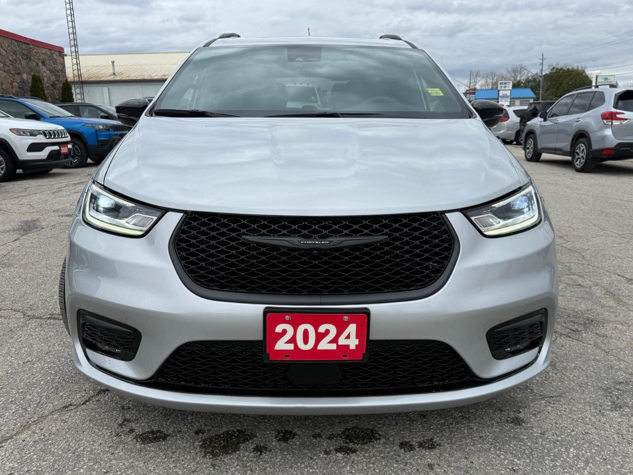 2024 Chrysler Pacifica Limited FWD Photo