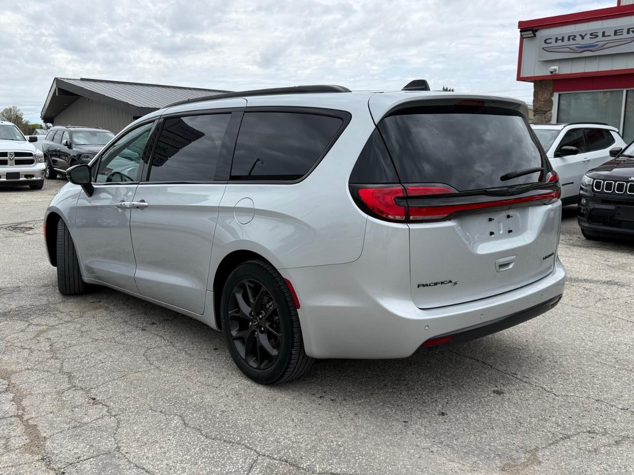 2024 Chrysler Pacifica Limited FWD Photo