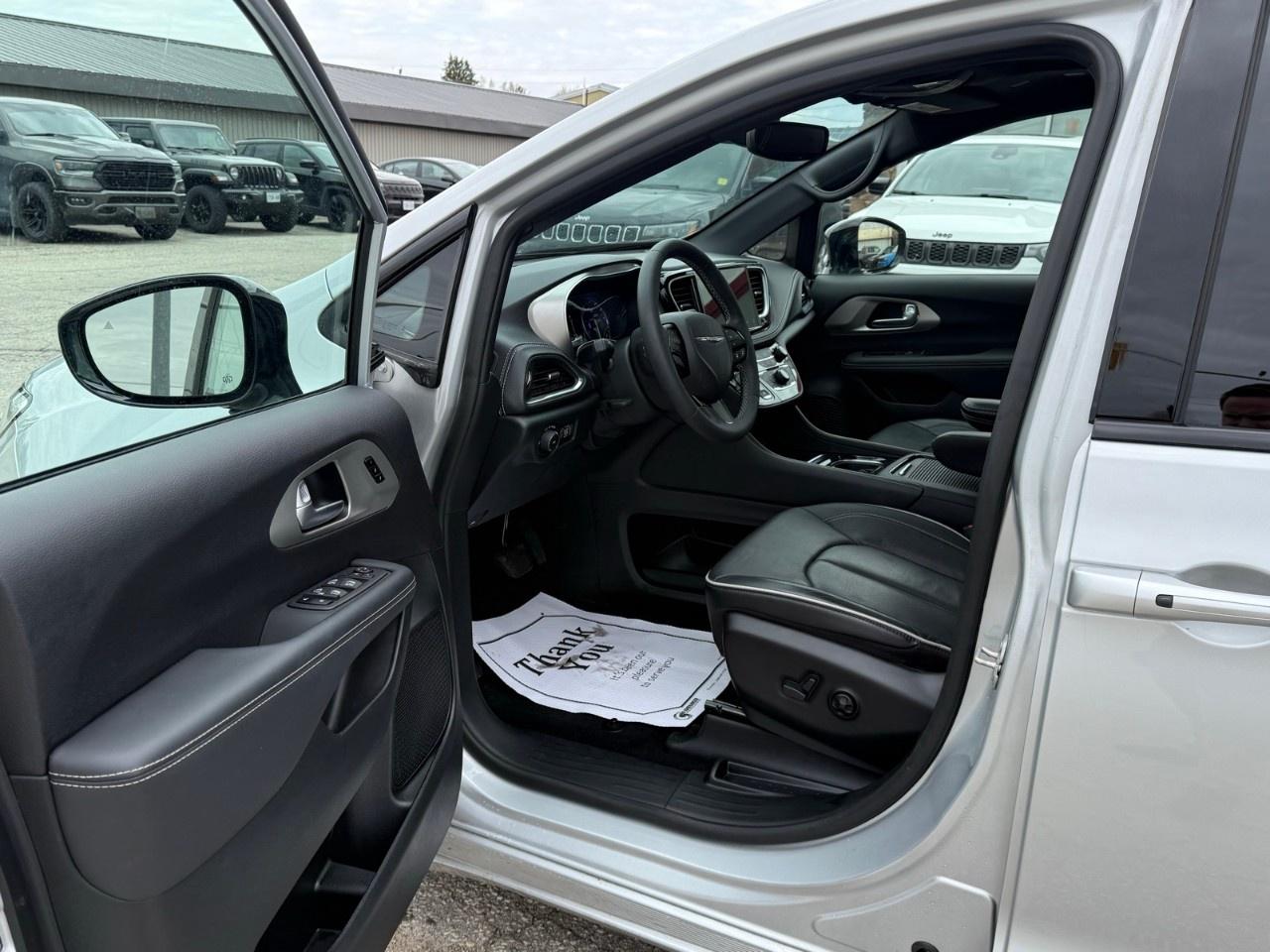 2024 Chrysler Pacifica Limited FWD Photo
