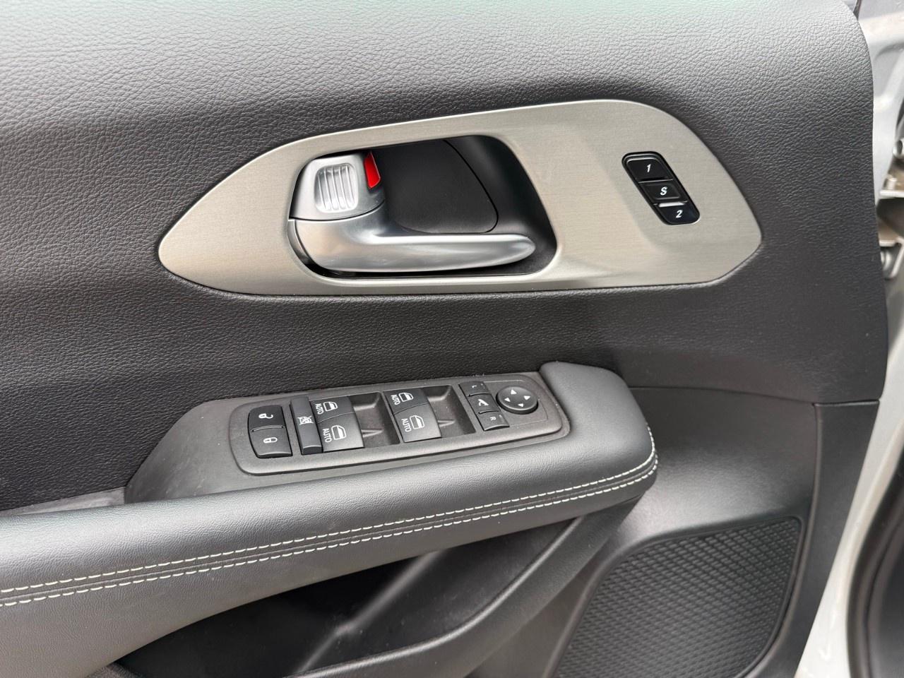 2024 Chrysler Pacifica Limited FWD Photo
