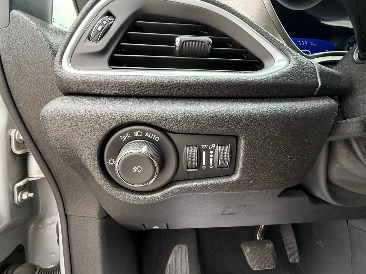 2024 Chrysler Pacifica Limited FWD Photo