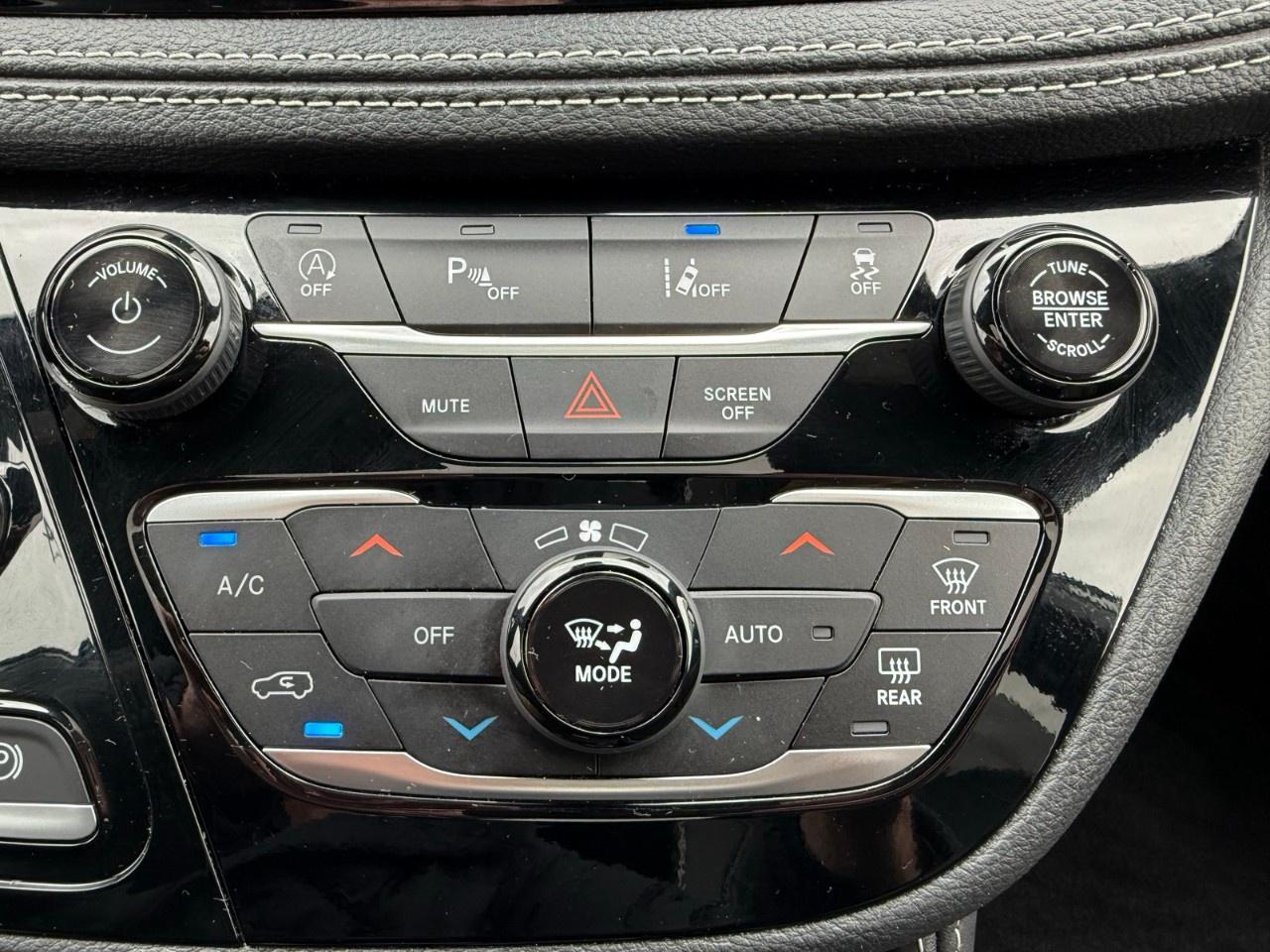 2024 Chrysler Pacifica Limited FWD Photo