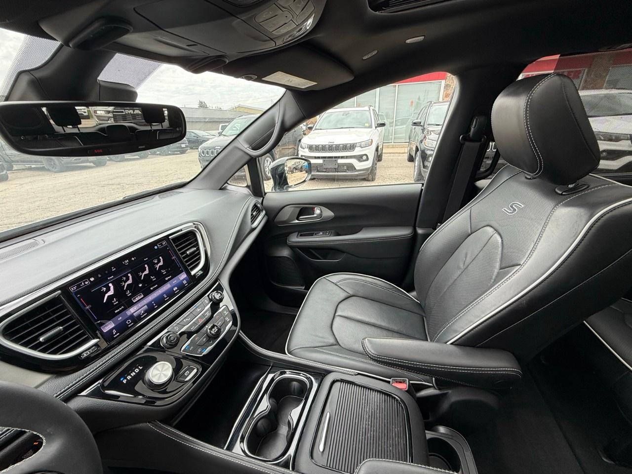 2024 Chrysler Pacifica Limited FWD Photo