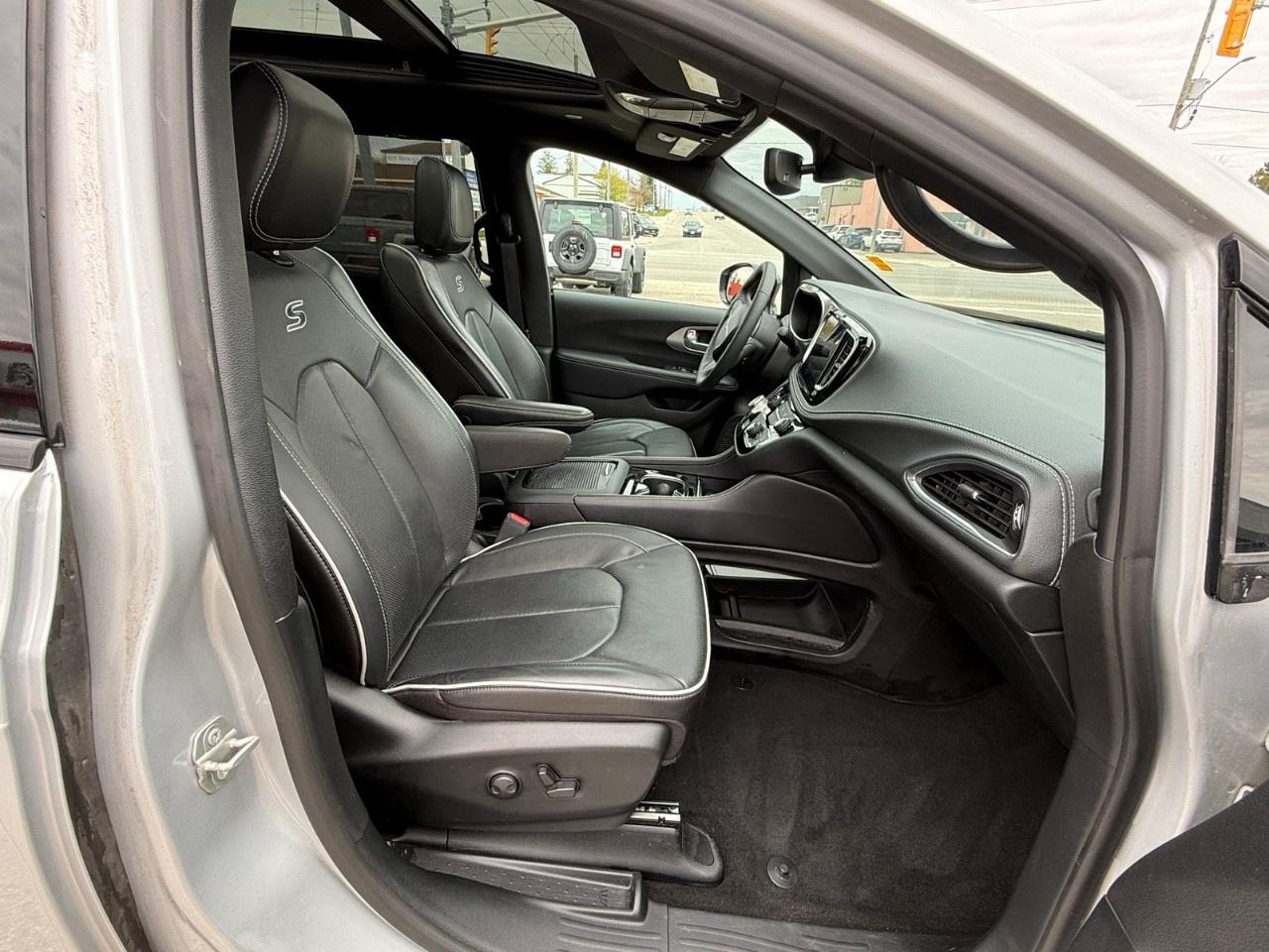 2024 Chrysler Pacifica Limited FWD Photo
