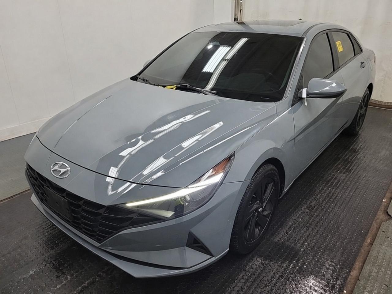 2022 Hyundai Elantra Preferred IVT w-Sun & Tech Package Photo0
