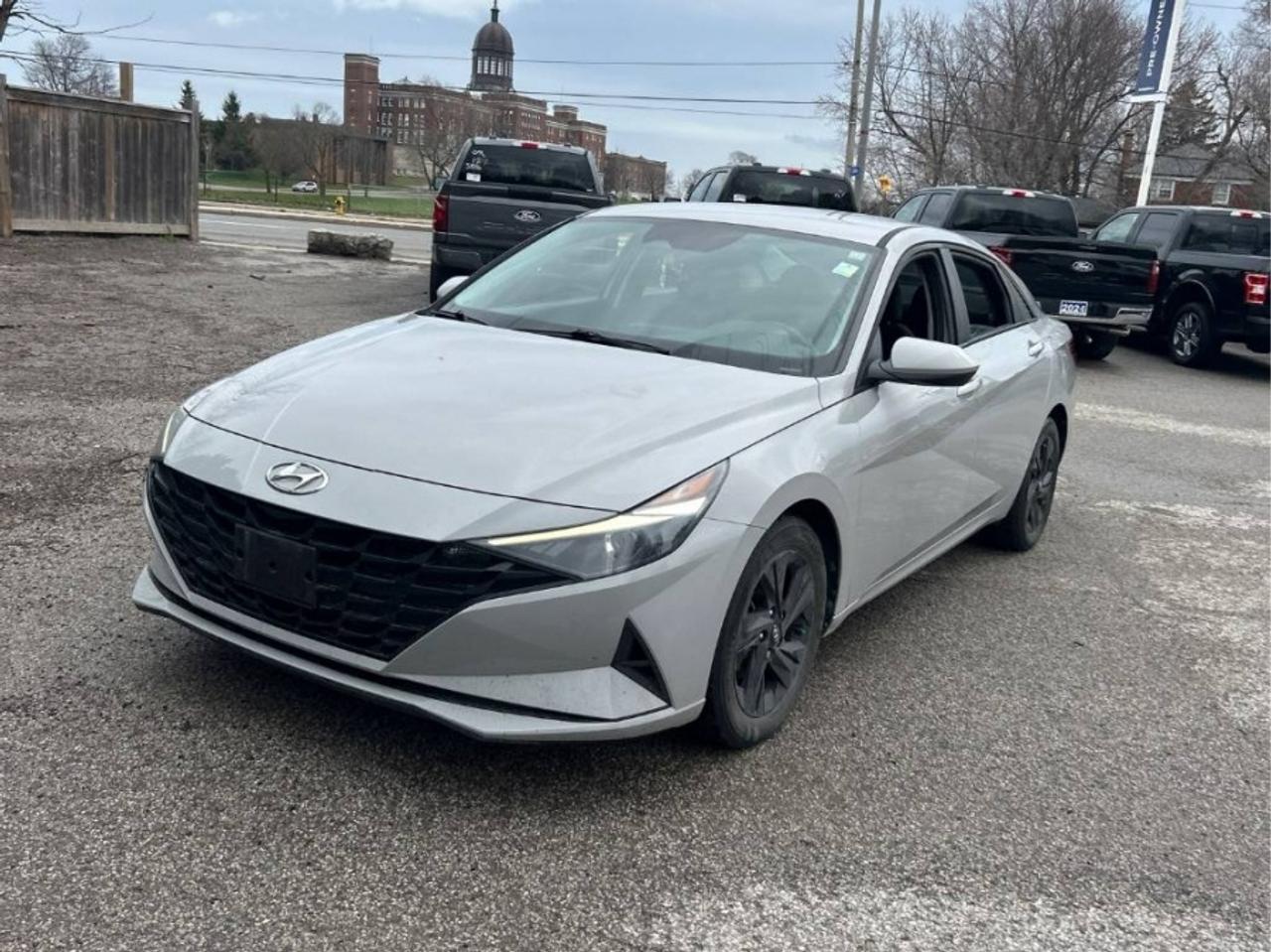 2022 Hyundai Elantra Preferred IVT Photo0