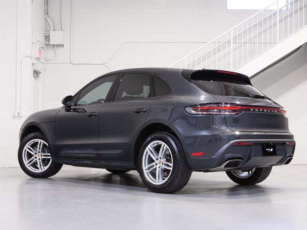 2024 Porsche Macan AWD Photo2