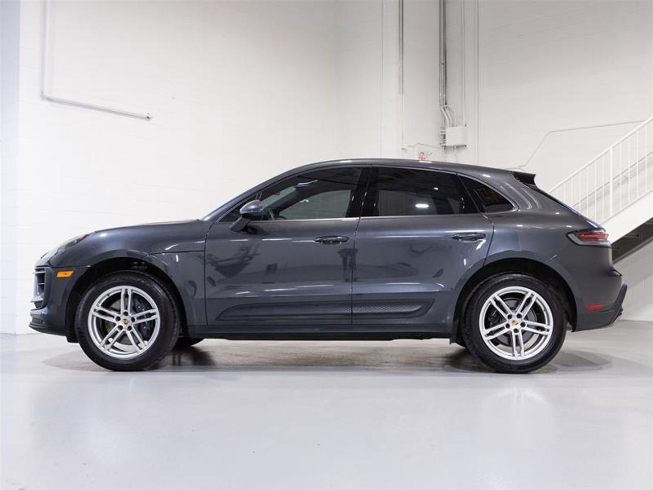 2024 Porsche Macan AWD Photo