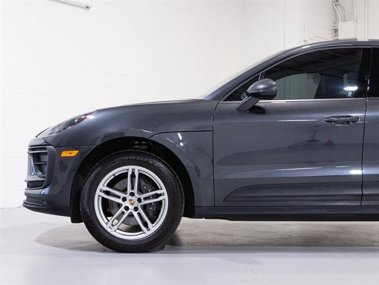 2024 Porsche Macan AWD Photo