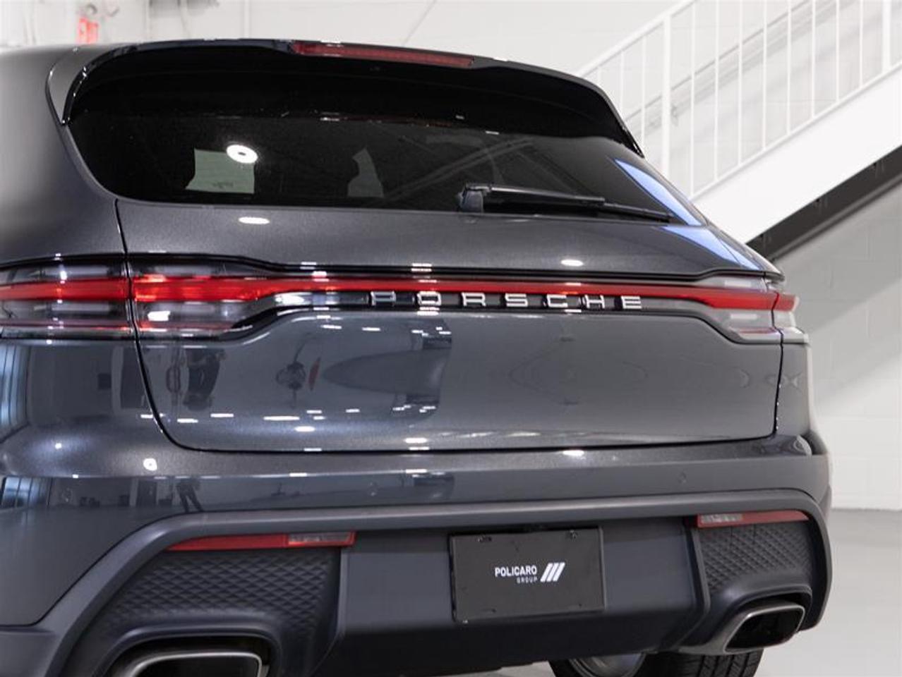 2024 Porsche Macan AWD Photo